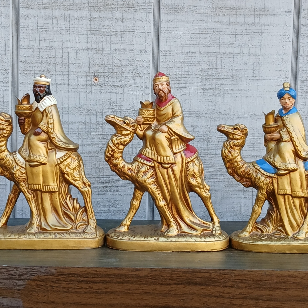 Gold and Blue Three Kings Candleholders Figurines - Picture 2 of 16